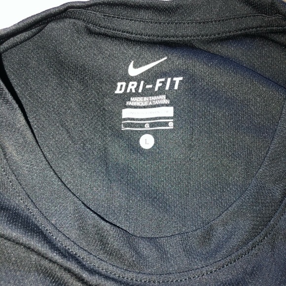 SOLD ON MERC-Men’s Nike Dri-FIT s/s - Picture 4 of 5